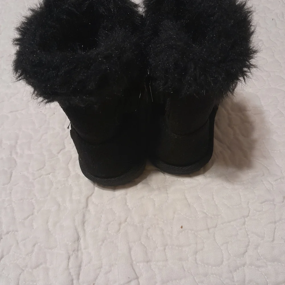 Place 🙋‍♀️ girls' boots